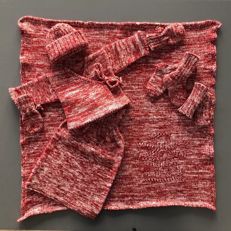 gestricktes Frühchenset, mit Decke, Pucksack, Jacke, Socken, Handschuhen und Mütze